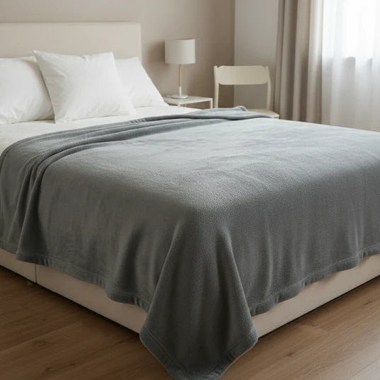 Cobija Flannel Fleece + 2 Almohada Fibra Siliconada