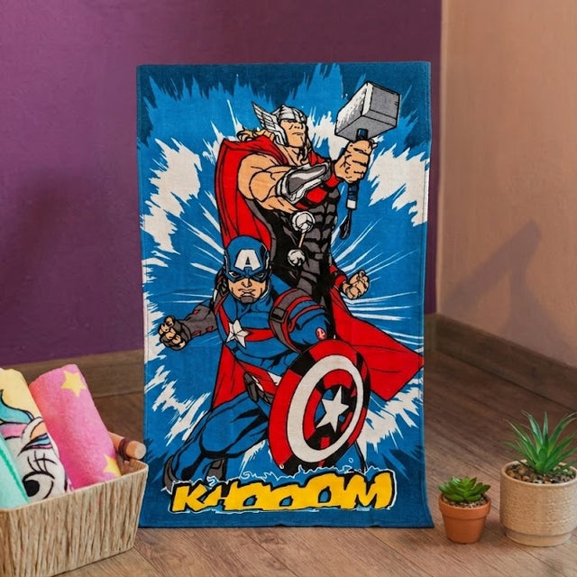 Toalla Infantil de Cuerpo Estampado Avengers Thhooom