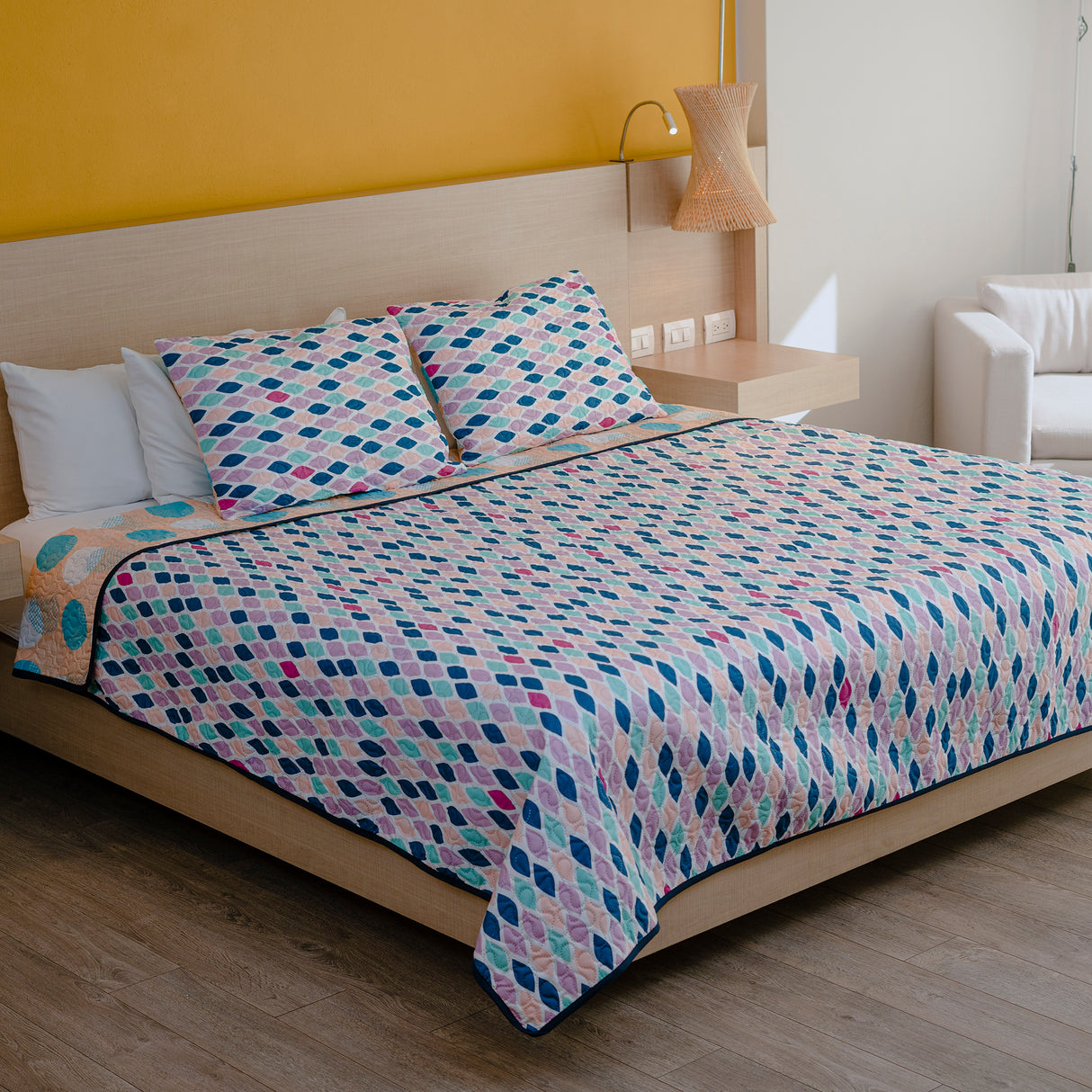 Double-Sided Diamond Printed Microfiber Bed Cover