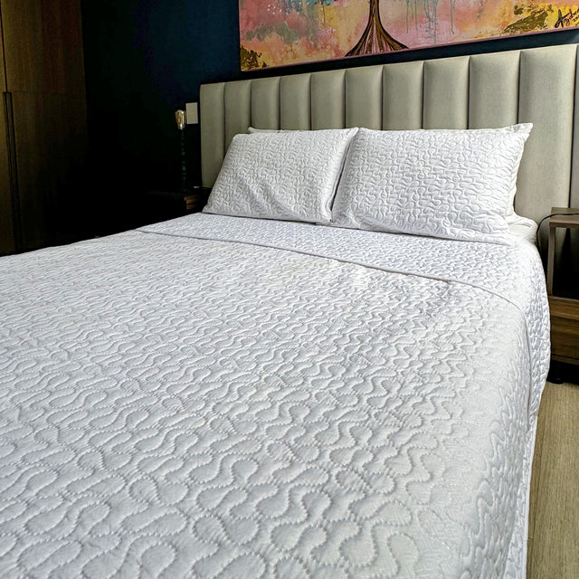 White Microfiber Bedspread with Plain x Stripe Print